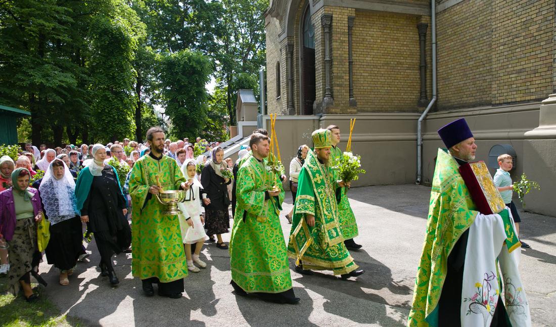 В день престольного праздника совершено Архиерейское богослужение в Свято-Троицком соборе города Риги